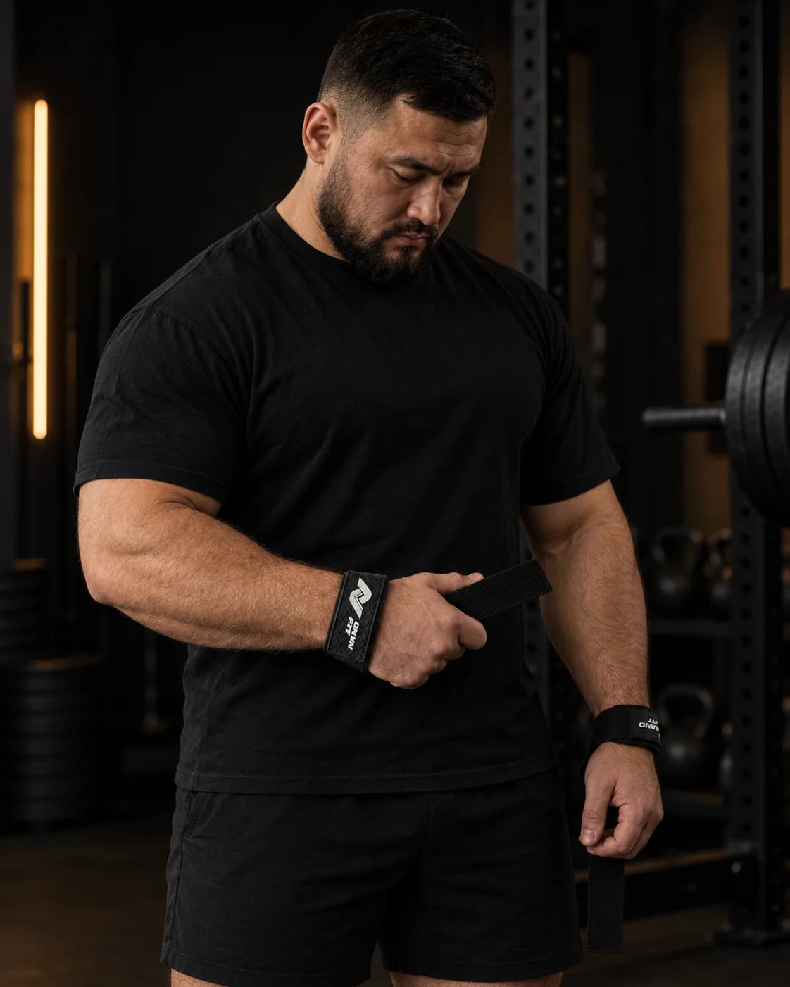 Самат проверяет посадку лямки NANO FIT перед подходом