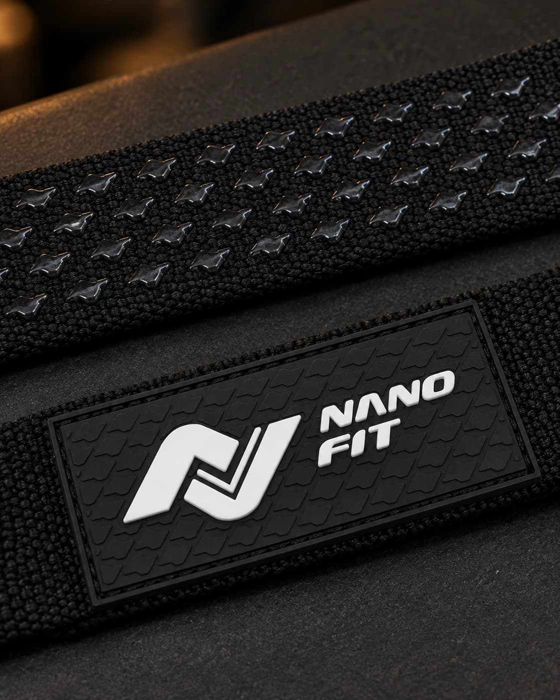 Рельефная нашивка и противоскользящий силикон NANO FIT