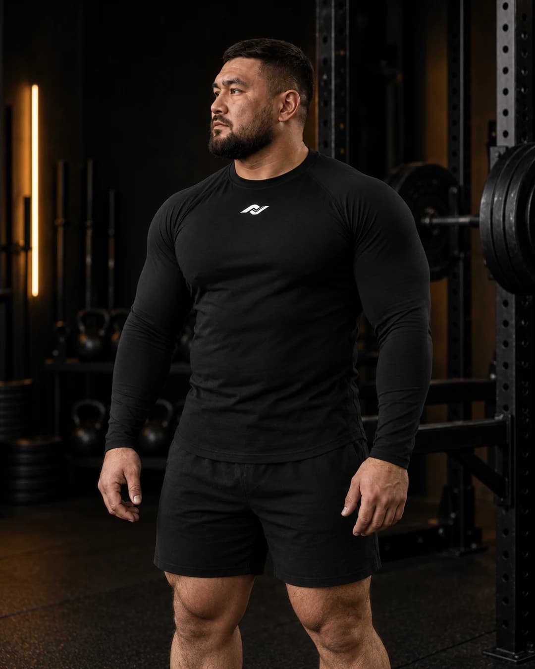 Самат в рашгарде NANO FIT Essential — стоя