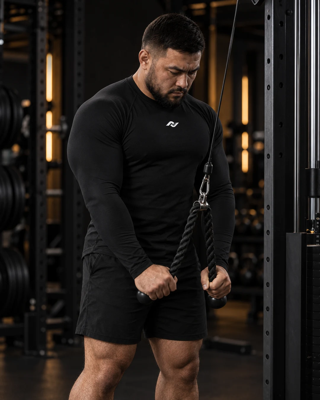 Самат в рашгарде NANO FIT Essential — упражнение с канатом